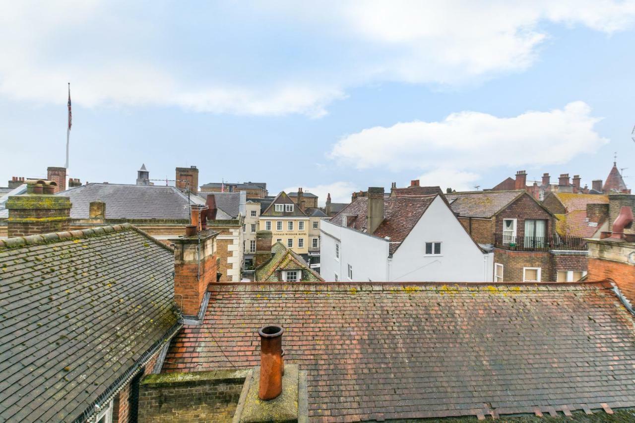 Castle Properties: The Sovereign 5 Bed Town House Windsor Exterior photo