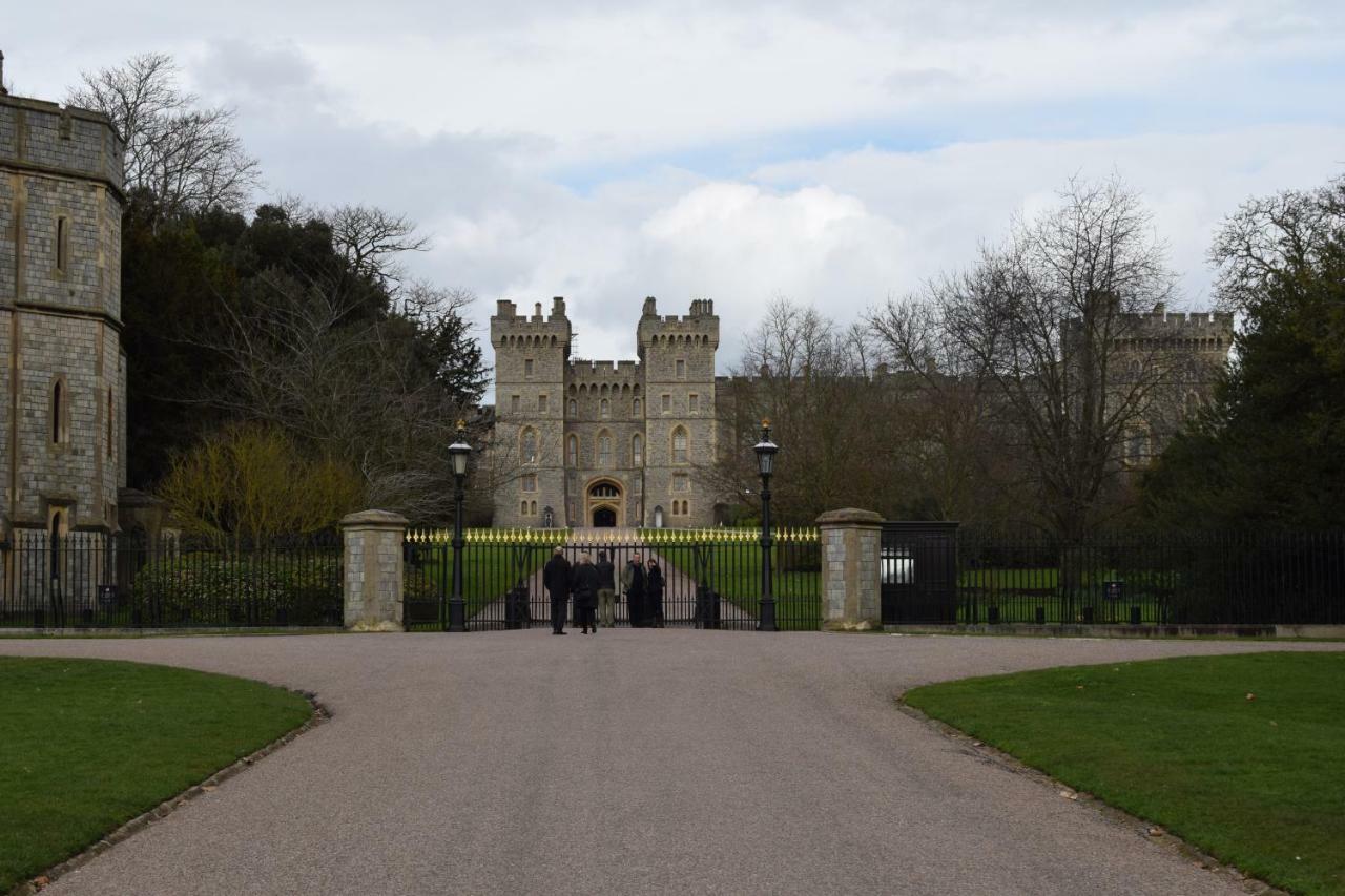 Castle Properties: The Sovereign 5 Bed Town House Windsor Exterior photo