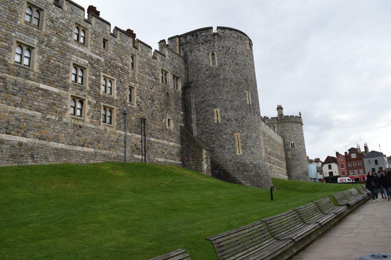 Castle Properties: The Sovereign 5 Bed Town House Windsor Exterior photo